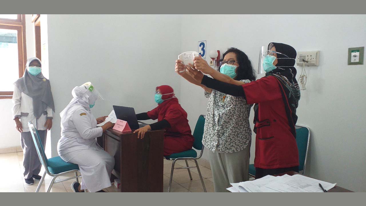 Karyawan RSUD Berusia Di Atas 40 Tahun Mengikuti Posbindu PTM