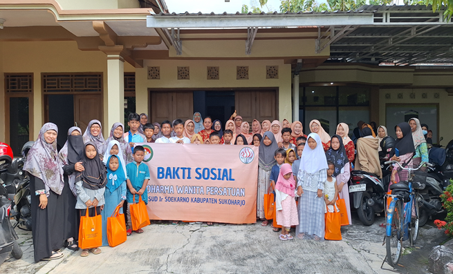 BAKTI SOSIAL DHARMA WANITA RSUD IR SOEKARNO SUKOHARJO DI BINA ANAK YATIM DHUAFA SALIMAH NGUTER